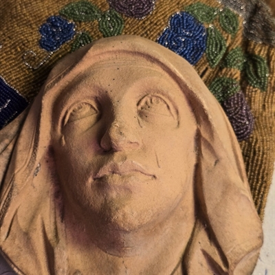 trae-relief-nonne-hoved-gammel-italiensk-vaegrelief-