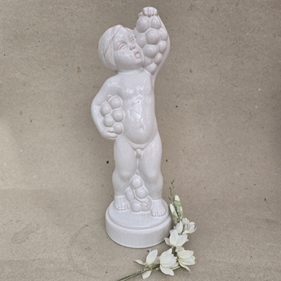 hvidglaseret-keramik-dreng-noegen-gammel-skulptur-af-svend-lindhart