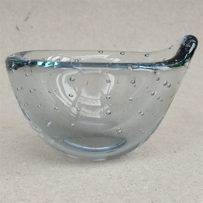 rund lille skål i lyseblåt glas med bobler i og udtræk i kanten retro skål genbrug