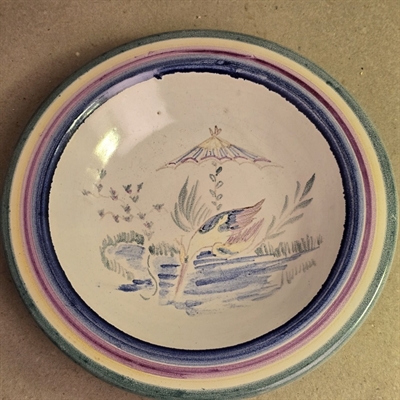 dybe-keramiktallerkner-blomster-multifarvede-fugl-ved-soe-gamle-vægtallerkner