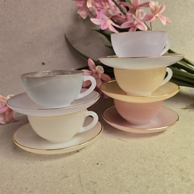 pastelfarvede-glas-kaffekopper-retro-Arcopal-france-harlekin