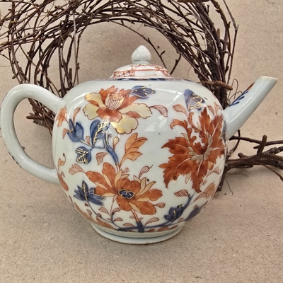 tepotte-kinesisk-blomstermoenster-orange-blaa-hvid-bund-gammel-porcelaens-tekande