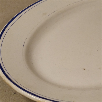 3 blå striber på hvidt porcelæns fad gammelt serveringsfad Holland 