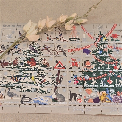 juletræ-med-sne-og-fugle-juletræ-pyntet-op-julepynt-grønlænderpige-1961