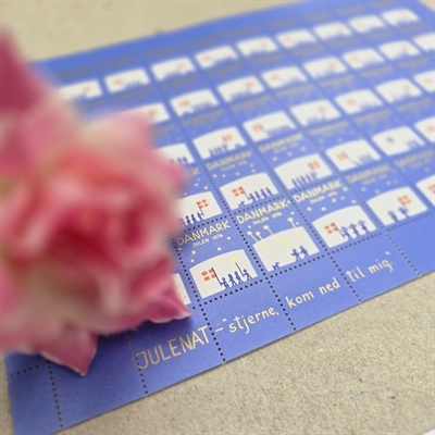 blaa-hvidt-rodt-julemærke-små-folk-dannebrogsfag-hånden-1976-Freddy-Poulsen