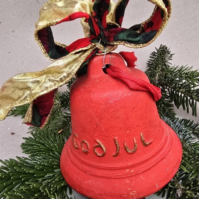 rød-juleklokke-keramik-guldtekst-god-jul-guldsløjfe-retro-julestads