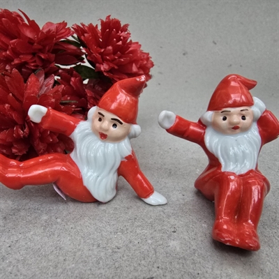 julemænd-siddende-røde-hvidt-skæg-porcelænsnisser-gammelt-julepynt
