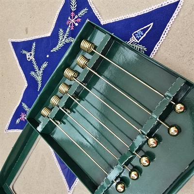 gyldne-balancestager-kugle-forneden-retro-juletræspynt