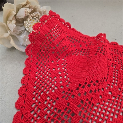 haeklet-rodt-hjerte-juletekstil-retro-julepynt-brodserviet