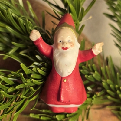 julemand-roed-kaabe-spids-roed-hat-takket-guldkant-gammel-bisquit-julepynt