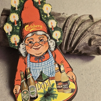 julemor-med-oel-sodavand-bakke-flaske-pap-juledekoration-Carlsberg-