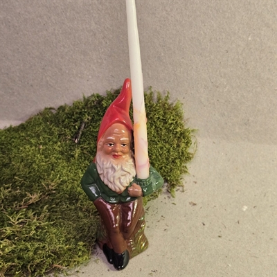 -keramik-nisse-lysholder-roed-hue-hvidt-skaeg-groen-jakke-brune-bukser-