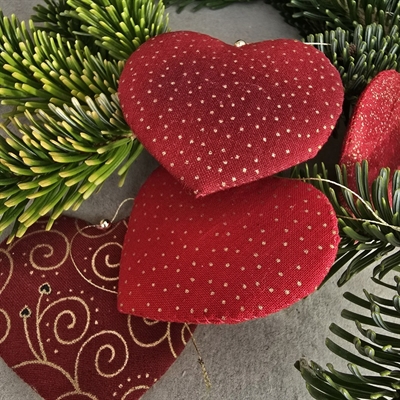 røde-stof-julehjerter-guld-dekoration-retro-julestads