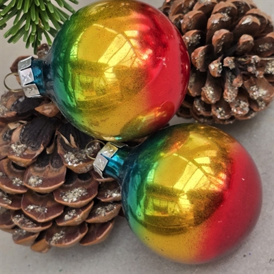 regnbuefarvede-glas-julekugler-gammel-juletræspynt-GDR