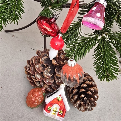 hus-frugt-svamp-klokke-snurretop-glasjulekugle-røde-gamle-jule-glaskugler