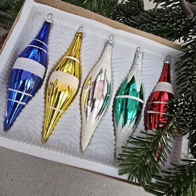 blaa-guld-sølv-rod-gron-med snepynt-drabeformede-jule-glaskugler-gammel-julepynt-hel-aeske