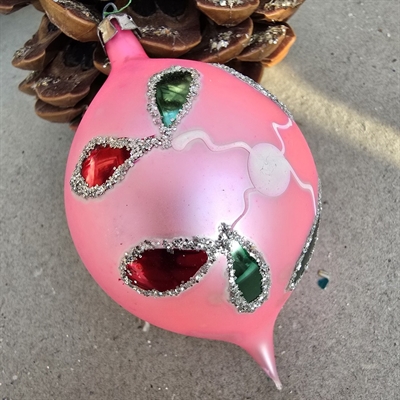 rund-glas-julekugle-med-spids-forneden-pink-sølvglimmer-roed-groen-deko-retro-julepynt