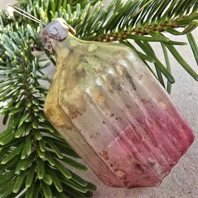 antik-femkantet-rillrt-glas-juletræskugle-pink-fornede-klar-oppe-gammel-juletræspynt