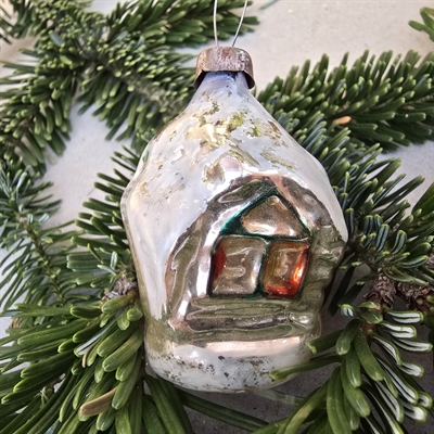 juletræspynt-glas-sølvfarvet-hus-gammel-glaspynt