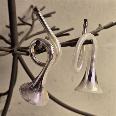 trompeter-soelvfarvede-glas-julekugler-gammel-julepynt-juletraespynt