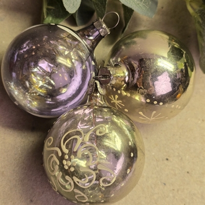 soelv-klare-hvid-dekoration-glas-julekugler-gammel-julepynt