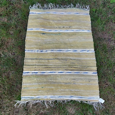 gult hvidt stribet gammelt svensk kludetæppe genbrugs trasmatta