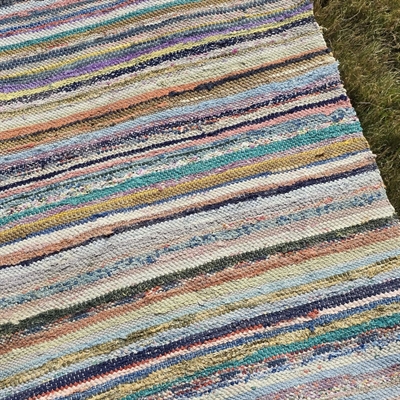 bomuld-løber-klassiske-multifarvede-striber-gammelt-svensk-kludetæppe