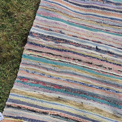 stribet-kludetæppe-svensk-pastelfarvet-løber-gammelt