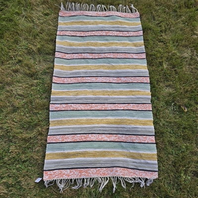 striber-orangenist-grøn-gul-svensk-løber-gammelt-kludetæppe-fra-Sverige