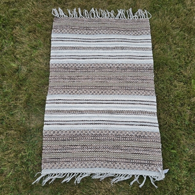 brun-beige-stribet-loeber-svensk-blandede-materialer