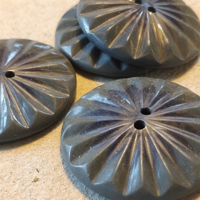 runde-blå-plastik-knapper-rillemønster-gamle