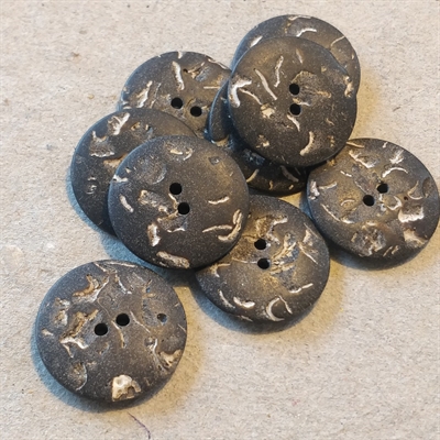 runde-to-huller-sort-creme-marmorerede-plastik-vintage-knapper