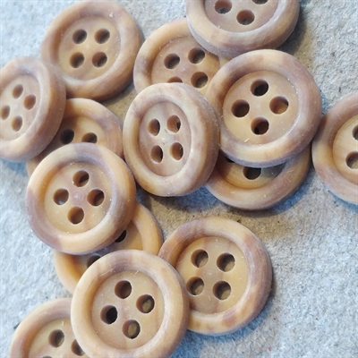 rund-buet-kant-fire-huller-orangebrun-marmoreret-plastik-skjorteknapper