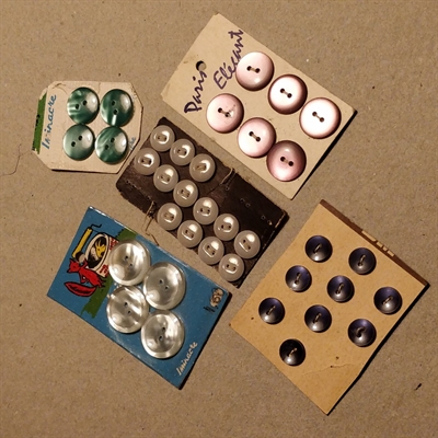 vintage-knapper-forskellige-farver-størrelser-runde-2 huller-gamle-Paris