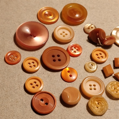 runde-firkantede-plastik-knapper-orange-nuancer-vintageknapper