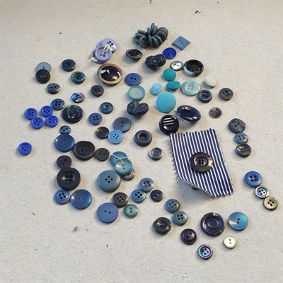 blå-nuancer-forskellige-størrelser-retro-knapper