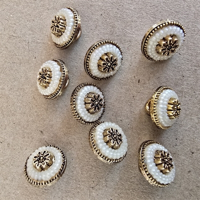 rund-hvid-ring-guld-midte-kant-vintage knap-plastik