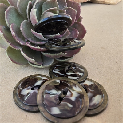 Brun-beige-meleret-rund-plastikknap-retroknap-Paris