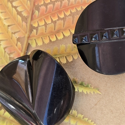 usædvanlige-sorte-vintageknapper-frakkeknapper-store-paris-genbrug