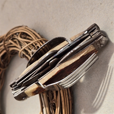 ske-knive-proptrækker-saks-gaffel-multi-tool-hornskaft-gammelt-sæt