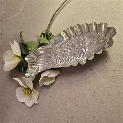 fiskeform-metal-ophæng-gammelt-køkkenredskab