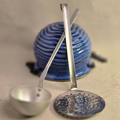 hulske-suppeøse-metal-gamle-redskaber-køkkengrej