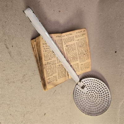 hulske-hvidemaljeret-gammelt-dansk-køkkengrej