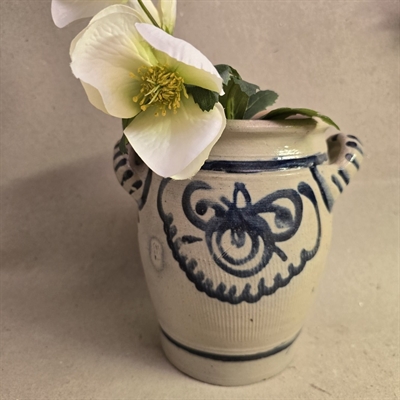 syltekrukke-graa-blaa-stentoejskrukke-gammel-dansk-krukke