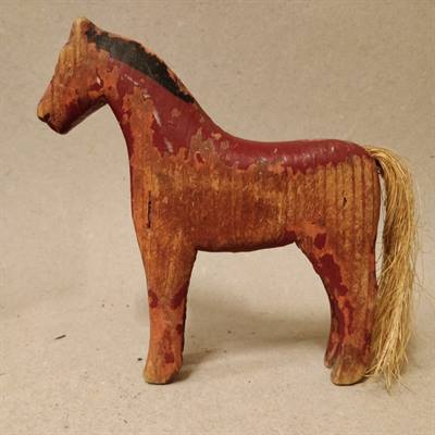 Håndskåret gammel legetøj hest.