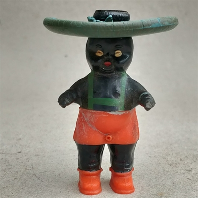 Tisse neger med røde bukser og sko, grøn hat  i gummi gammelt legetøj