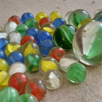 multifarvede-spille-glas-kugler-gamle-glaskugler-gammelt-legetøj