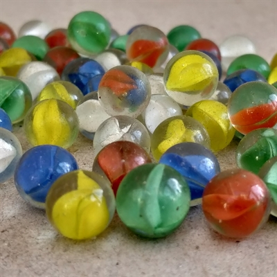 klare-multifarvede-glas-spillekugler-gammelt-legetøj-glaskugler