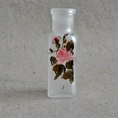 firkantet-glas-flaske-lyserød-rose-grønne-blade-bemalet-dekoration-gammel-glasflaske