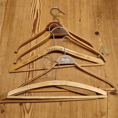 reklame-boejler-gamle-naturtrae-med-reklameprint